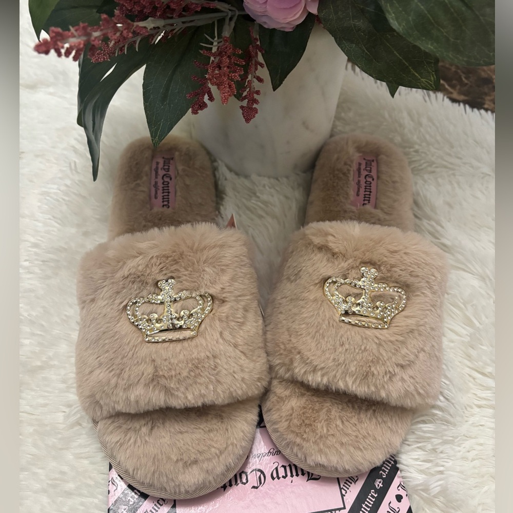 Juicy Couture  NWT Blush Faux-Fur Slide Slippers with Jeweled Crown